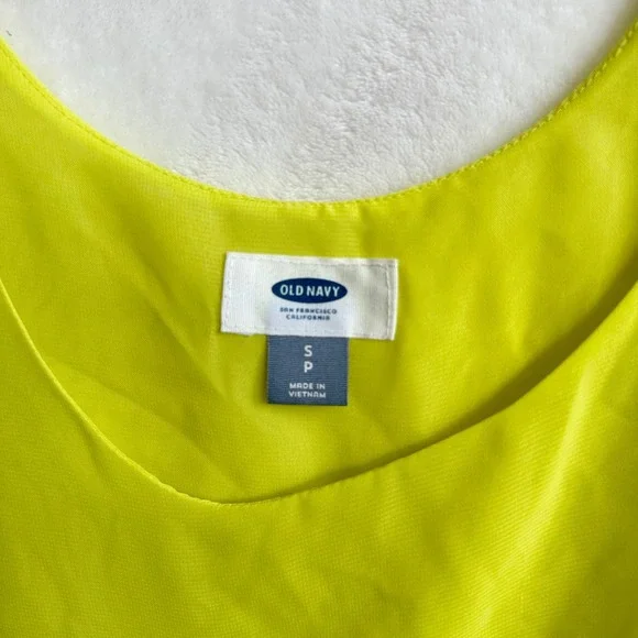 Old Navy Citron Yellow Chartreuse Semi Sheer Flowy Sleeveless Top Size Small - Picture 2 of 5